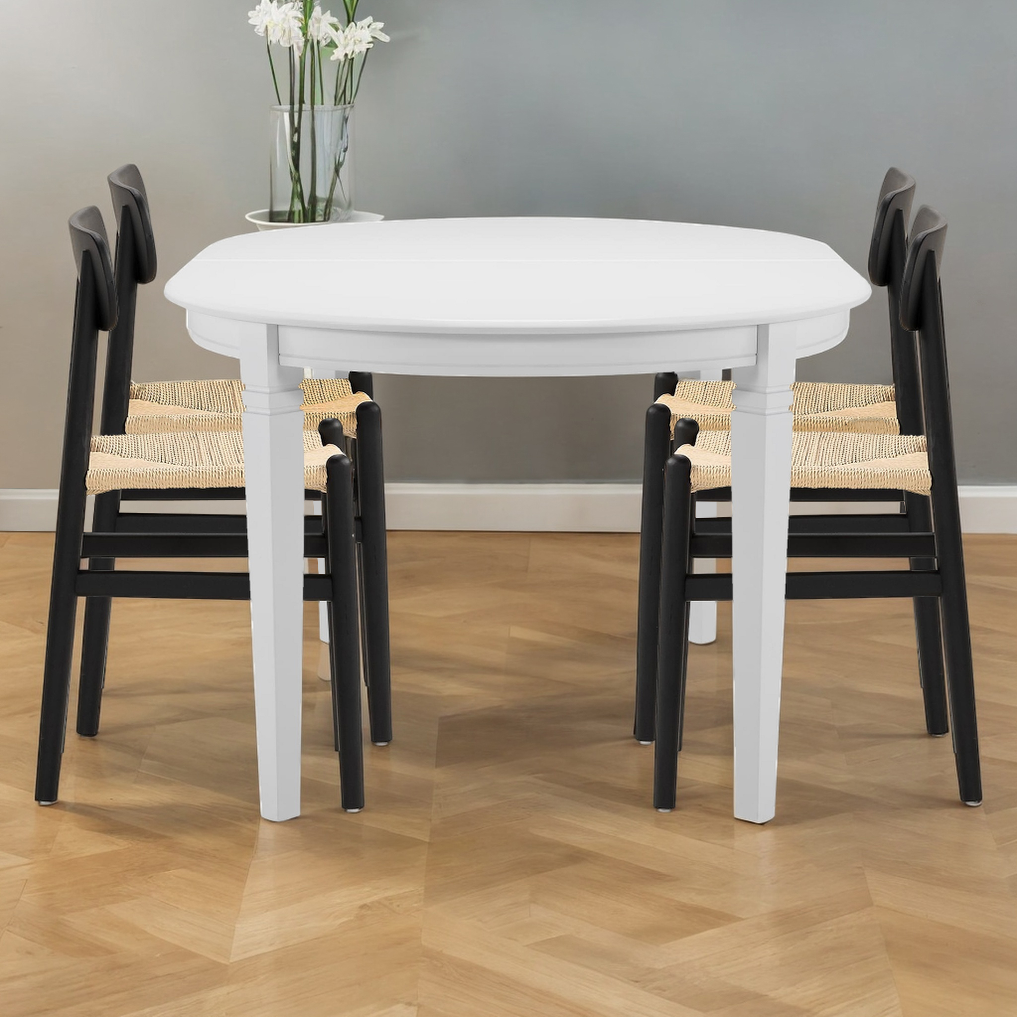 Vitt matbord med 6 stolar | Sandvik