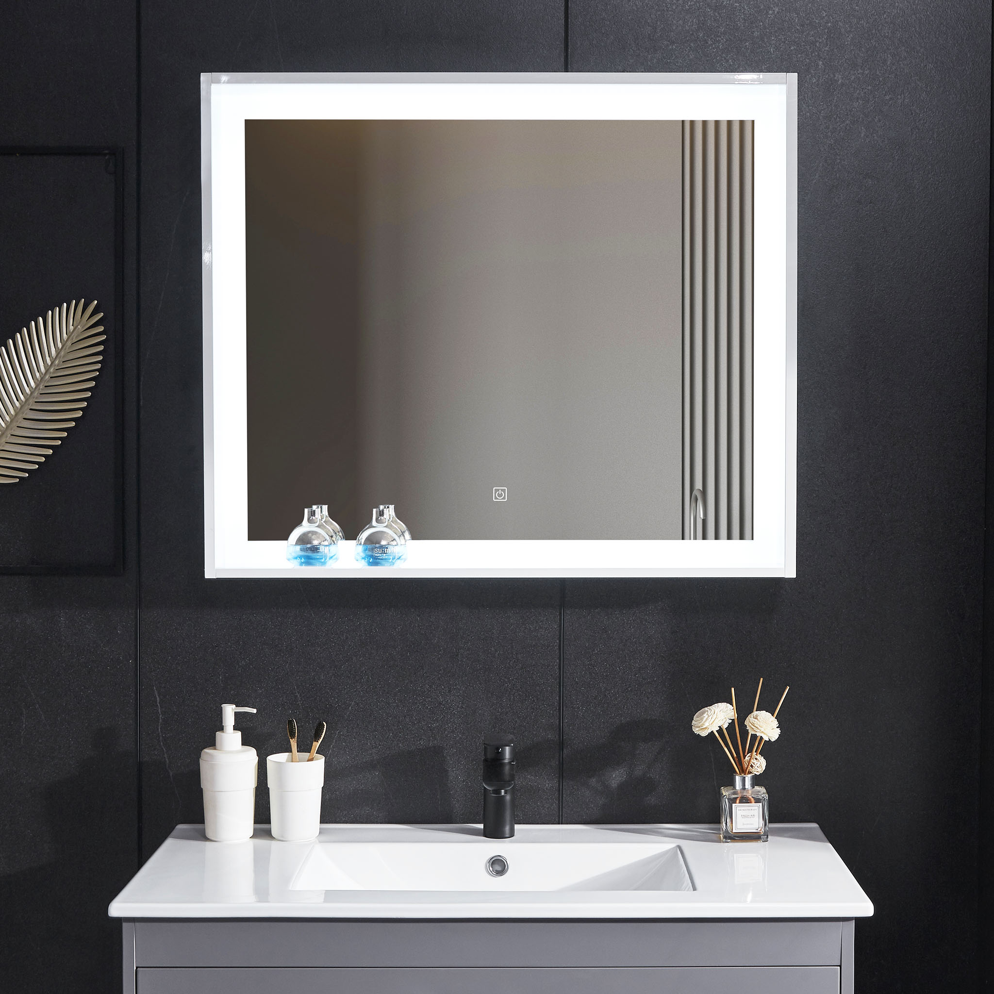 Spegel 80x68cm | LED-belysning & hylla | Vit ram